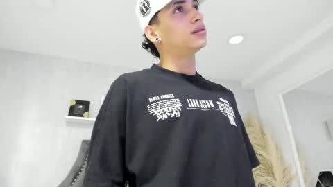 jhoanleandro online show from April 30, 9:41 pm