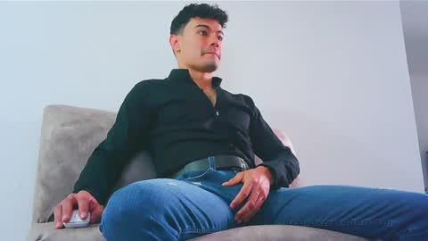 jhohanes maximo online show from July 1, 1:23 pm