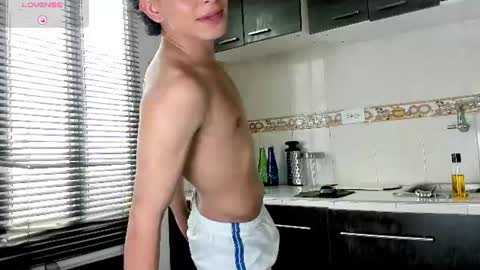 JHONNATHAN online show from June 27, 9:42 pm
