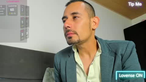 Jhony Alzate online show from May 3, 12:13 am