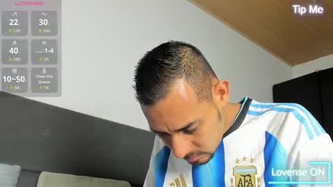 Jhony Alzate online show from May 4, 1:29 am