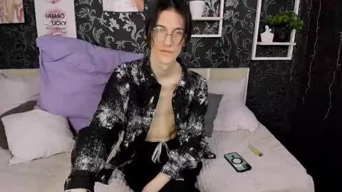 john__strong online show from June 3, 12:40 pm