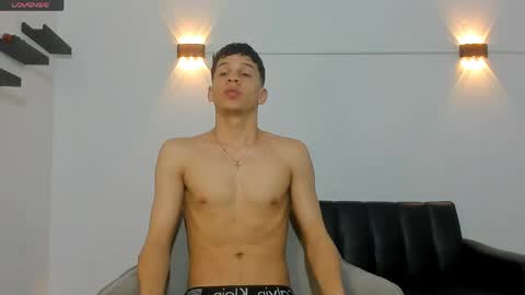 john_ssnow29 online show from May 26, 12:12 pm