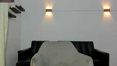 john_ssnow29 online show from May 27, 12:13 pm