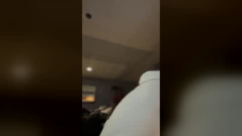 bisexual King  online show from August 7, 3:02 am