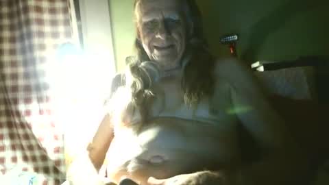johnnieq1971 online show from May 2, 2:58 am