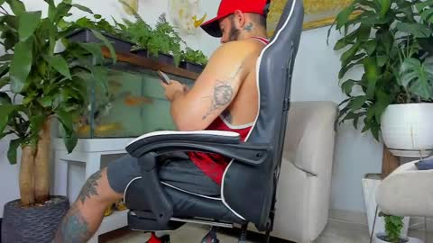 JOHNNY online show from May 5, 1:07 am