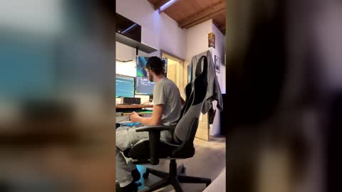jon249434 online show from May 7, 6:19 pm