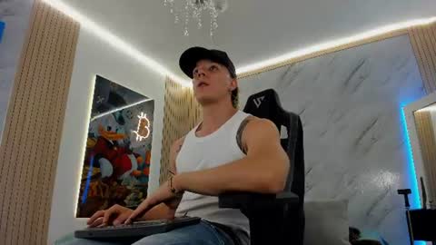 Jonathan Danielss  online show from August 4, 7:51 pm