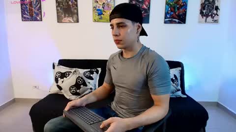 Instagram jonathanfit14 online show from May 1, 11:29 pm