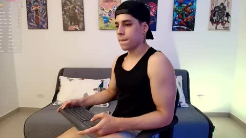 Instagram jonathanfit14 online show from May 6, 10:43 pm