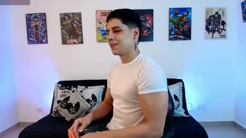 Instagram jonathanfit14 online show from April 28, 11:20 pm
