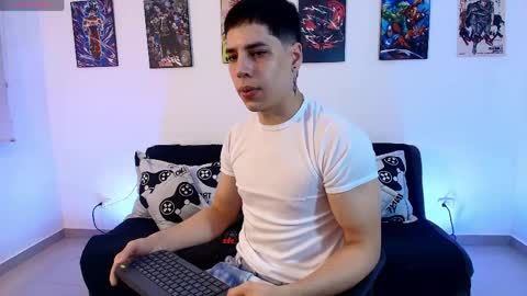 Instagram jonathanfit14 online show from April 26, 12:08 am