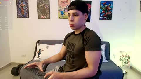 Instagram jonathanfit14 online show from May 7, 10:54 pm