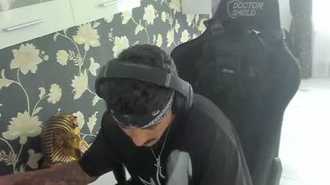 jonnyporn1 online show from July 25, 9:39 am