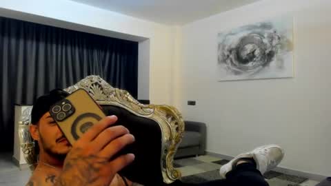 jonnyporn1 online show from June 13, 9:34 pm