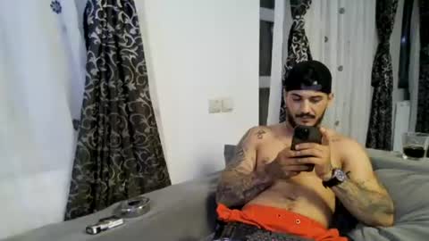 jonnyporn1 online show from June 17, 11:06 pm