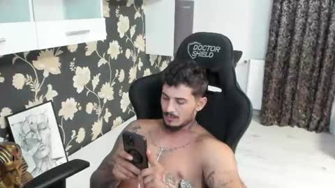 jonnyporn1 online show from August 4, 10:58 pm