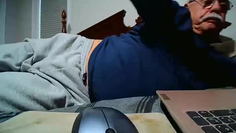 josephgr2021 online show from May 5, 1:29 am
