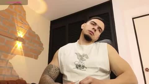 josh_miller01 online show from July 14, 1:50 pm