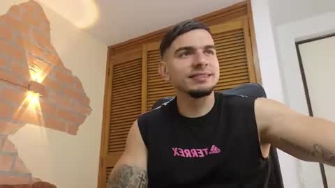 josh_miller01 online show from June 9, 1:46 pm
