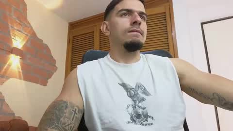 josh_miller01 online show from June 6, 1:50 pm