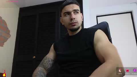 josh_miller01 online show from June 14, 1:13 pm