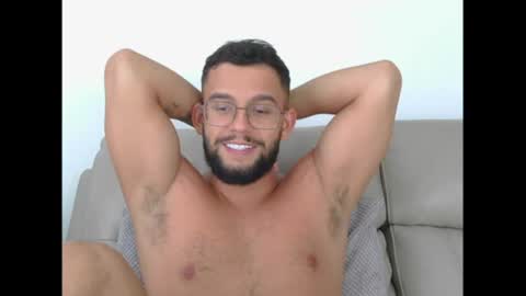 josh_xo online show from July 23, 6:27 pm