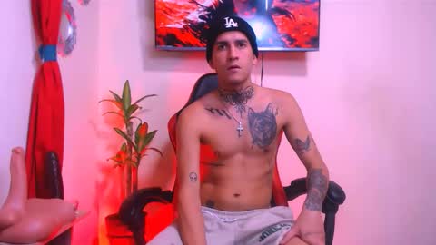 josue_linares online show from May 20, 7:04 am