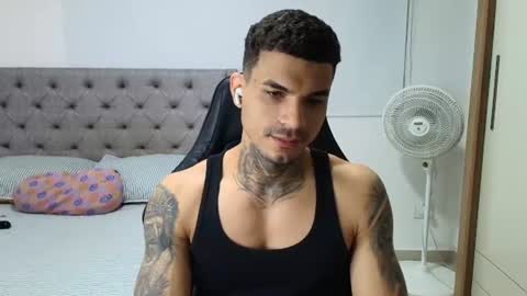 juan_gomez_1 online show from June 23, 5:12 am