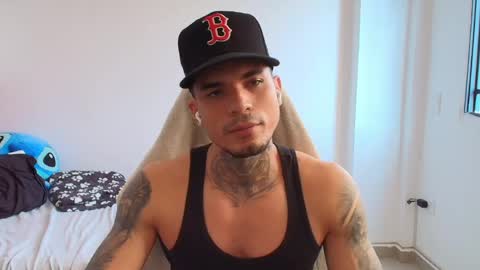 juan_gomez_1 online show from May 15, 9:45 pm