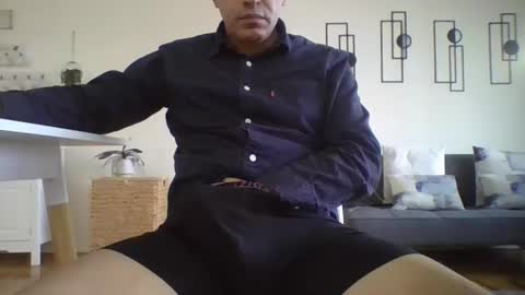 juanearth1 online show from May 6, 9:37 pm
