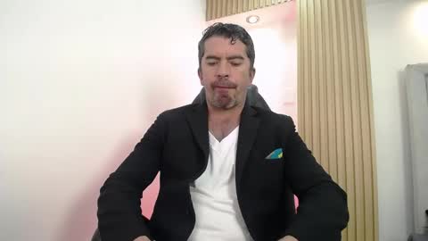 Juan k online show from May 8, 1:22 pm