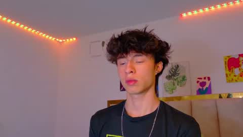juanmres online show from July 18, 7:52 pm