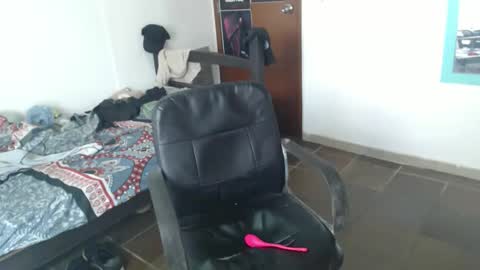 Julfigo online show from May 12, 5:54 pm