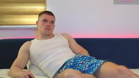 julian_turner online show from May 18, 1:06 pm