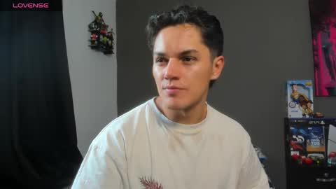 julian_wallace online show from May 28, 8:51 pm