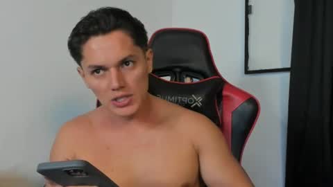 julian_wallace1 online show from July 9, 12:59 am