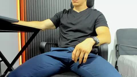 Julian online show from August 2, 3:54 pm