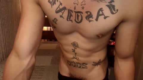 justine_hunk online show from April 30, 6:04 pm