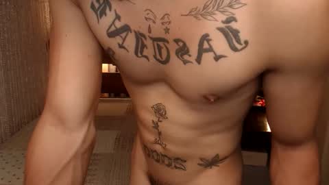 justine_hunk online show from May 4, 12:12 am