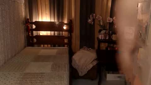 justine_hunk online show from May 10, 6:04 am