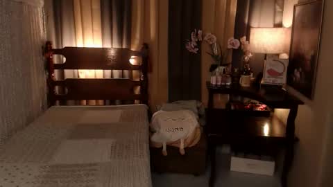 justine_hunk online show from May 16, 7:38 am