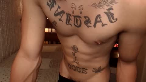 justine_hunk online show from May 2, 5:16 pm