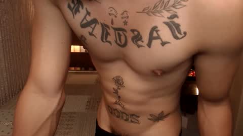 justine_hunk online show from May 1, 2:37 am