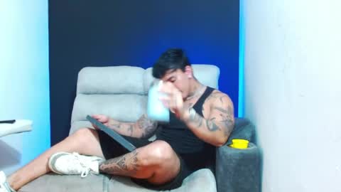 justinfuller_31 online show from May 9, 1:17 am