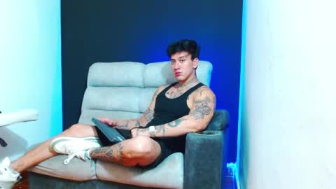 justinfuller_31 online show from May 8, 12:55 am