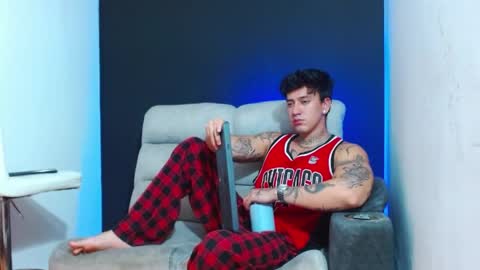 justinfuller_31 online show from May 18, 4:07 am