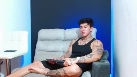 justinfuller_31 online show from May 6, 1:17 am