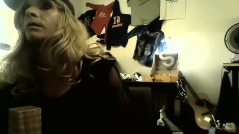 Karlie Kross online show from June 18, 12:34 am
